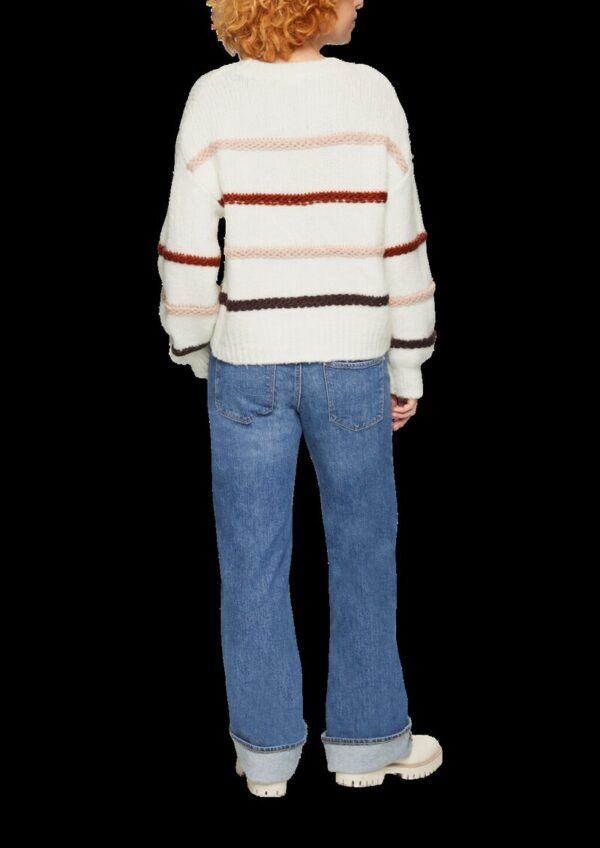 Flauschiger Pullover mit überschnittenen Schultern