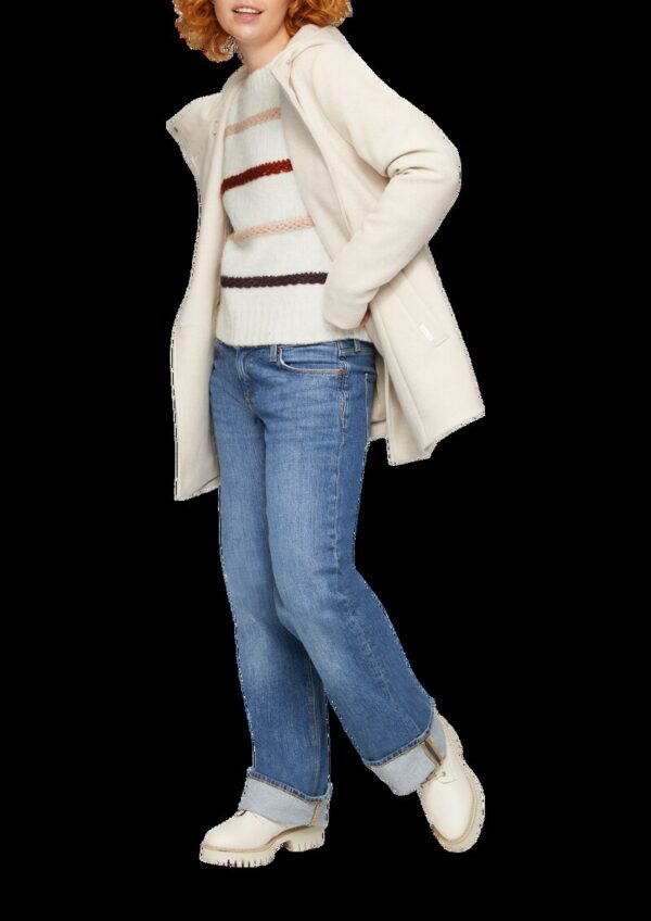 Flauschiger Pullover mit überschnittenen Schultern