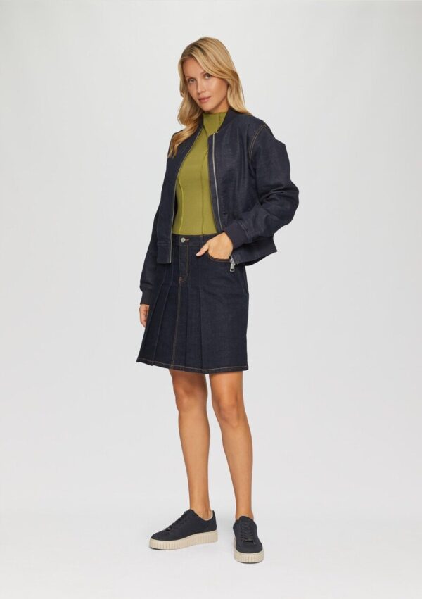 Kurzer Faltenrock aus Denim