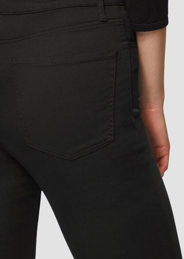 Jeans / High Rise / Flared Leg / Bügelfalten