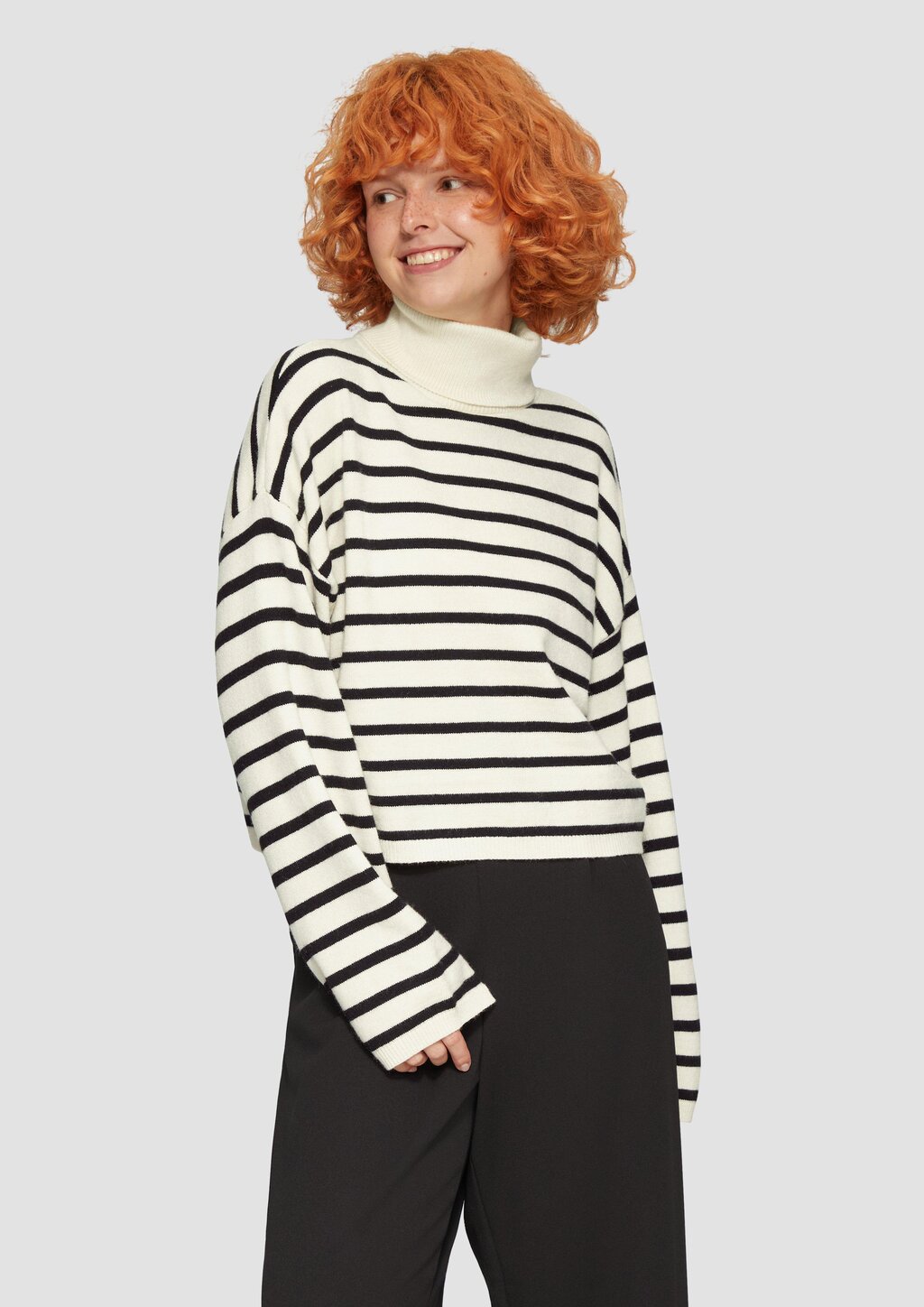 Verkürzter Pullover aus Viskosemix