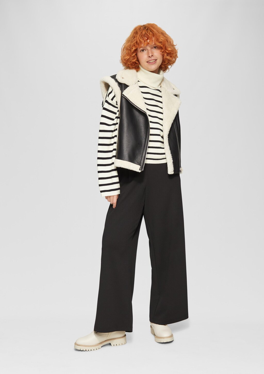 Verkürzter Pullover aus Viskosemix