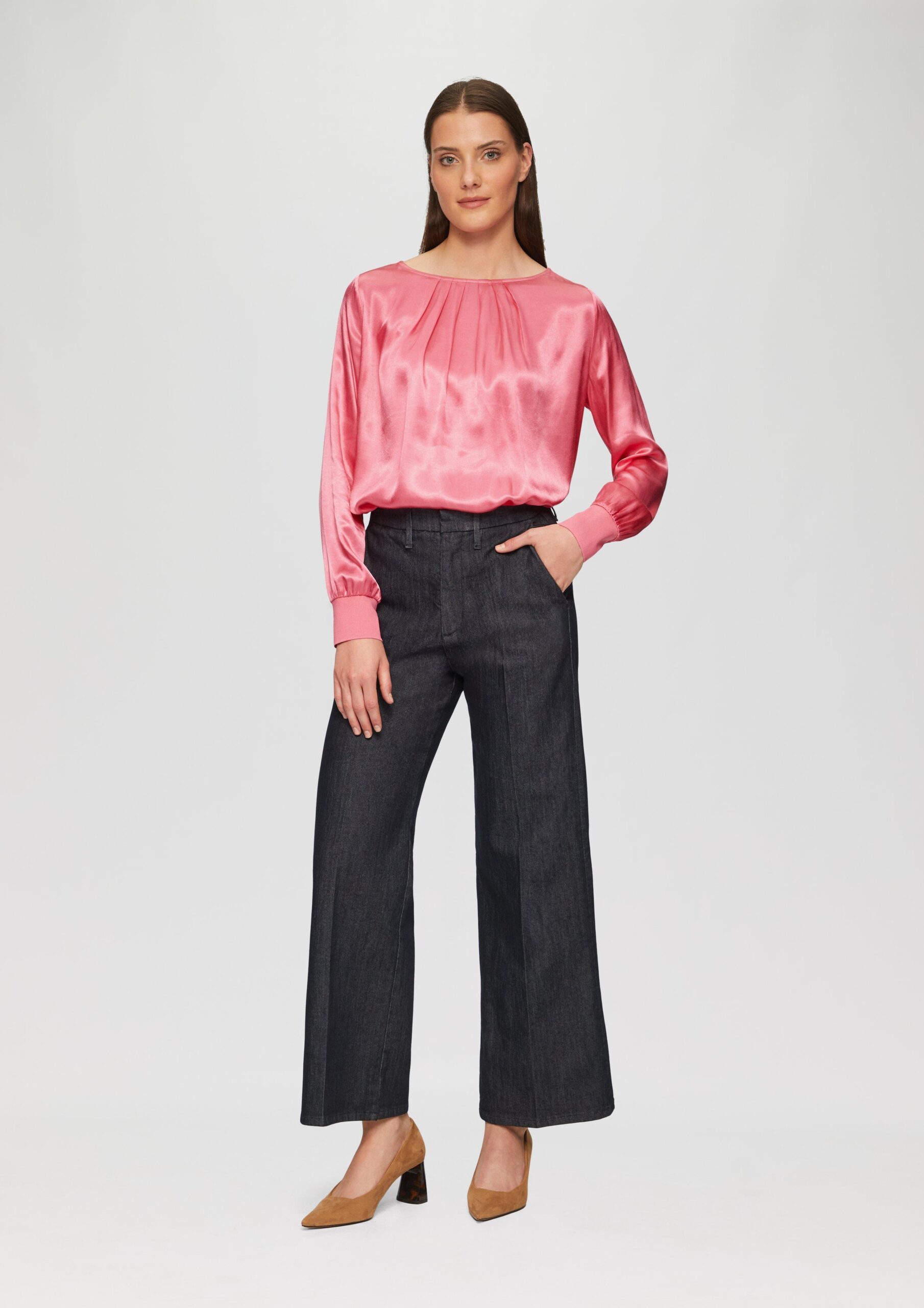 Satiniertes Blusenshirt im Fabricmix mit Raff-Details