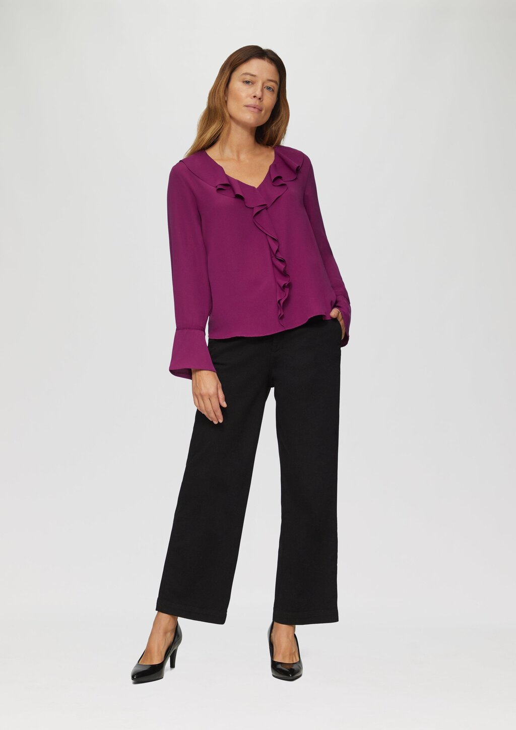 Volantbluse mit V-Ausschnitt