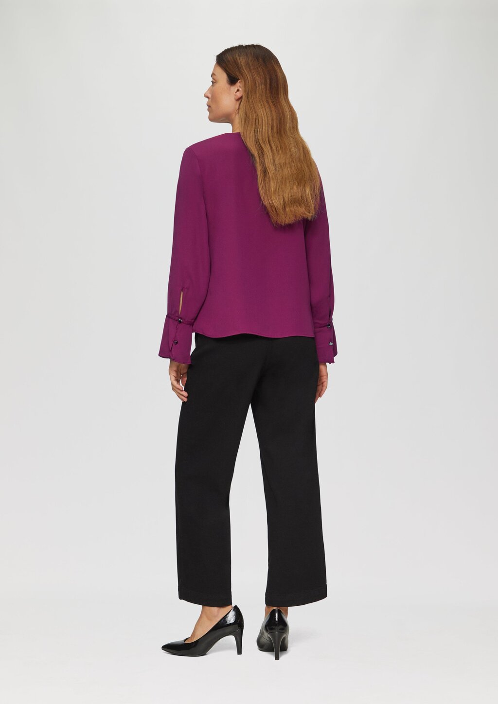 Volantbluse mit V-Ausschnitt