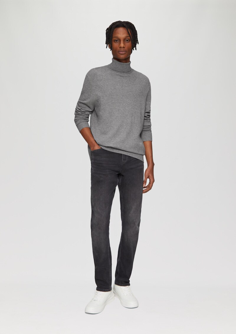 Slim-Fit-Pullover mit Rollkragen