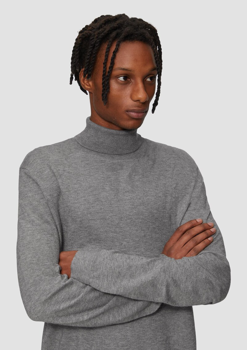 Slim-Fit-Pullover mit Rollkragen