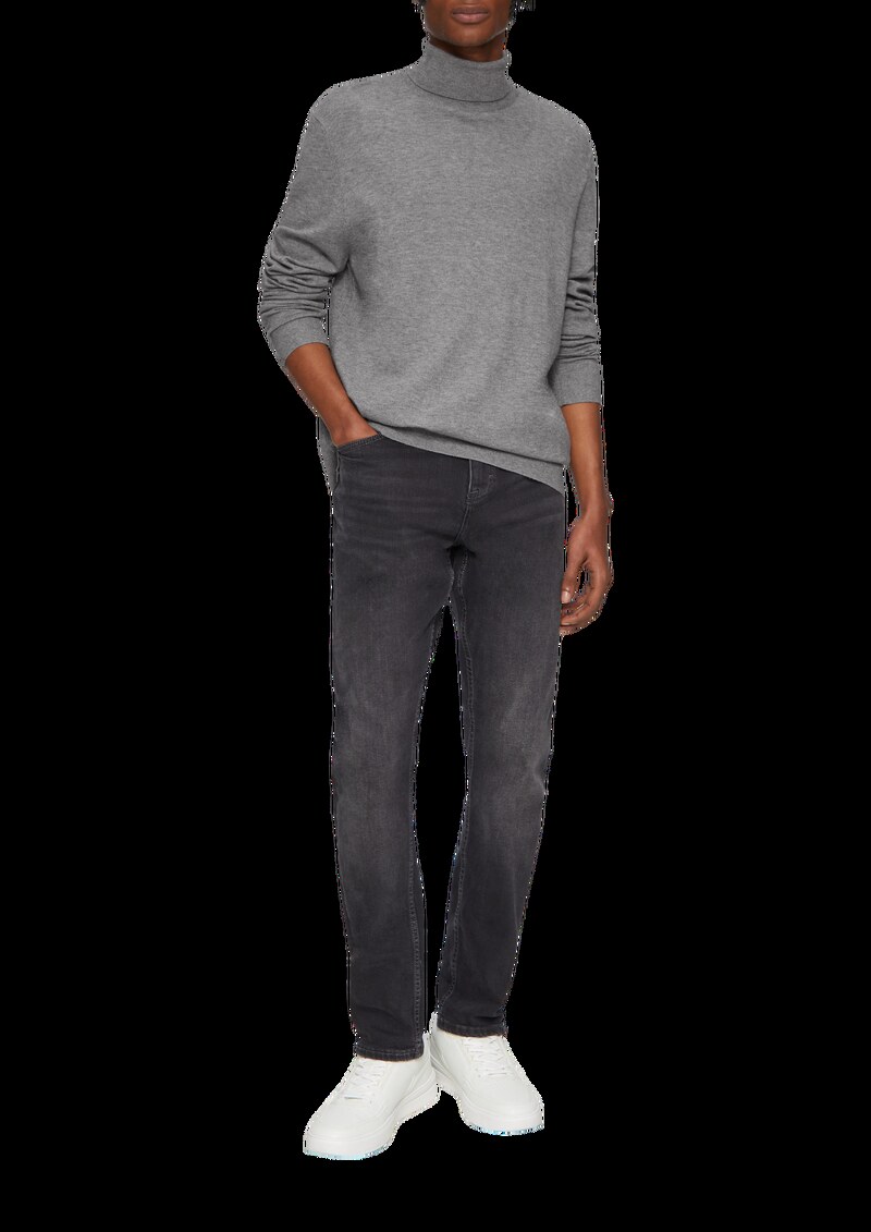 Slim-Fit-Pullover mit Rollkragen