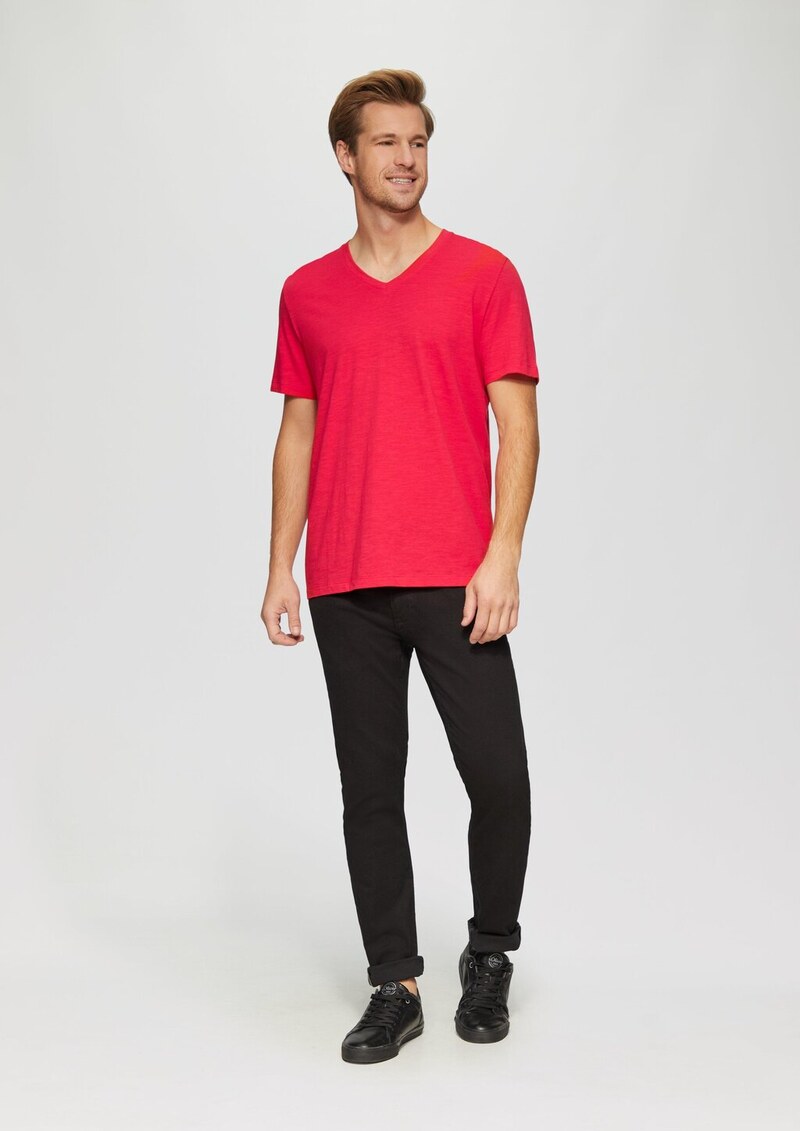 Baumwollshirt mit V-Ausschnitt und Flammgarnstruktur