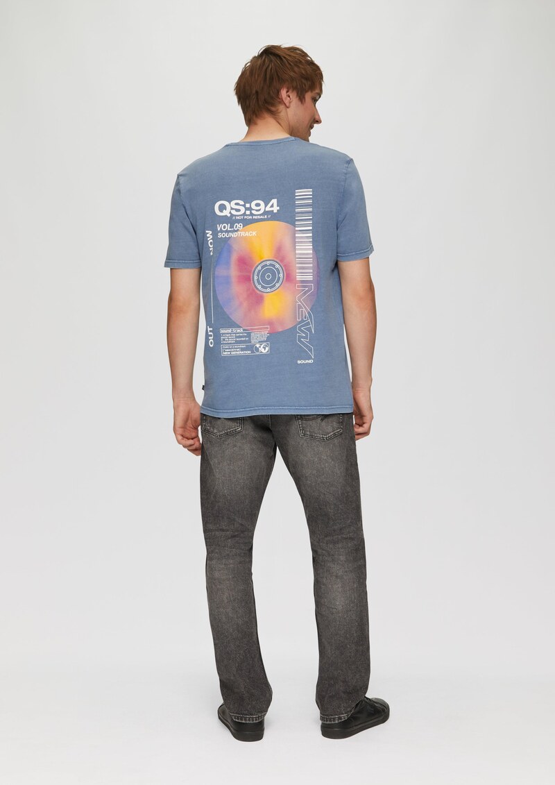 Gewaschenes T-Shirt mit Front- und Rückenprint