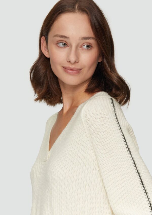Strickpullover mit V-Ausschnitt und Kontrast-Details