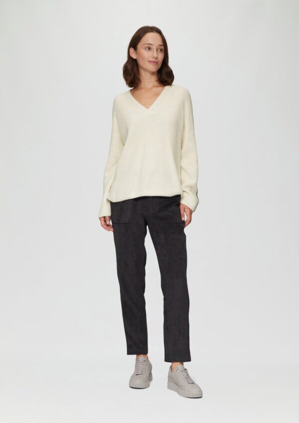 Strickpullover mit V-Ausschnitt und Kontrast-Details