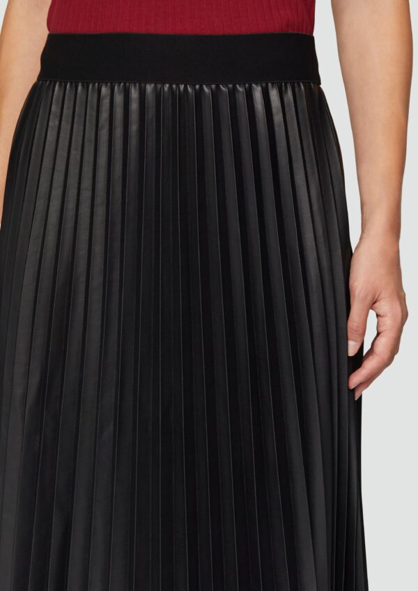 Plisseerock aus Lederimitat