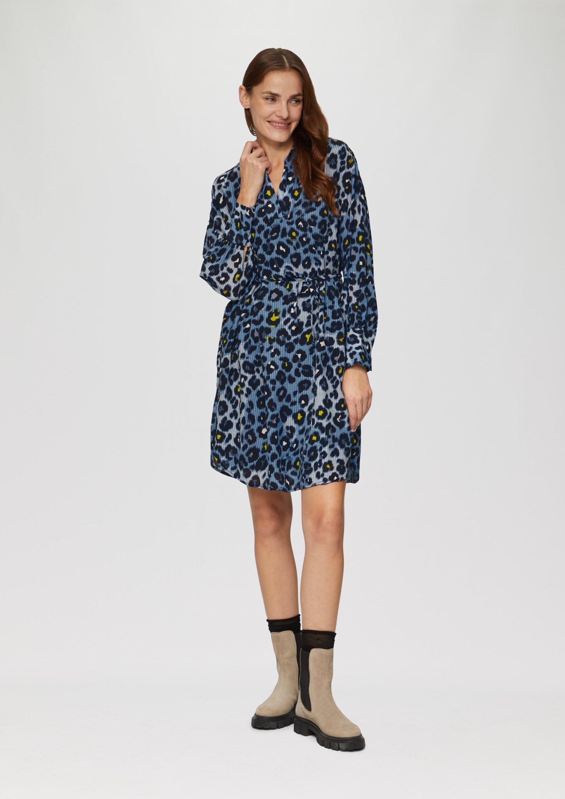 Hemdblusenkleid aus Viskosemix mit Strukturmuster