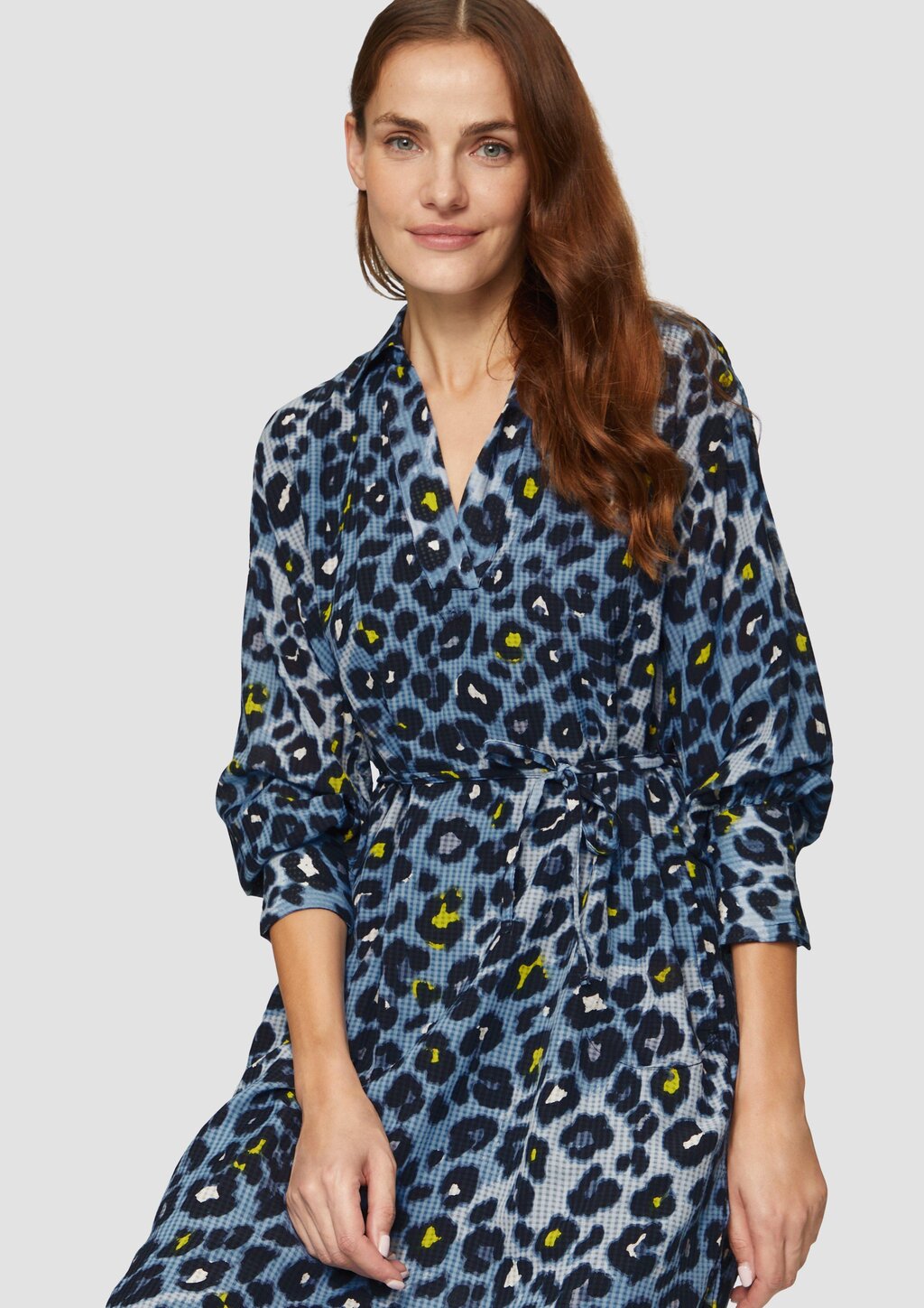 Hemdblusenkleid aus Viskosemix mit Strukturmuster