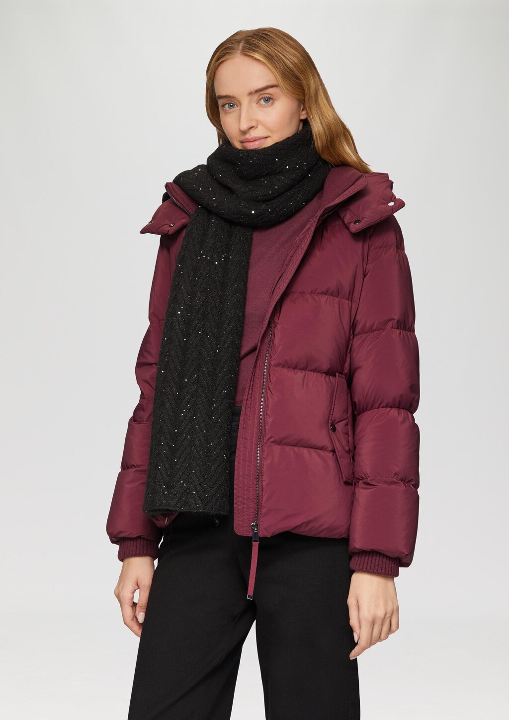 Strukturierter Schal mit feinen Pailletten