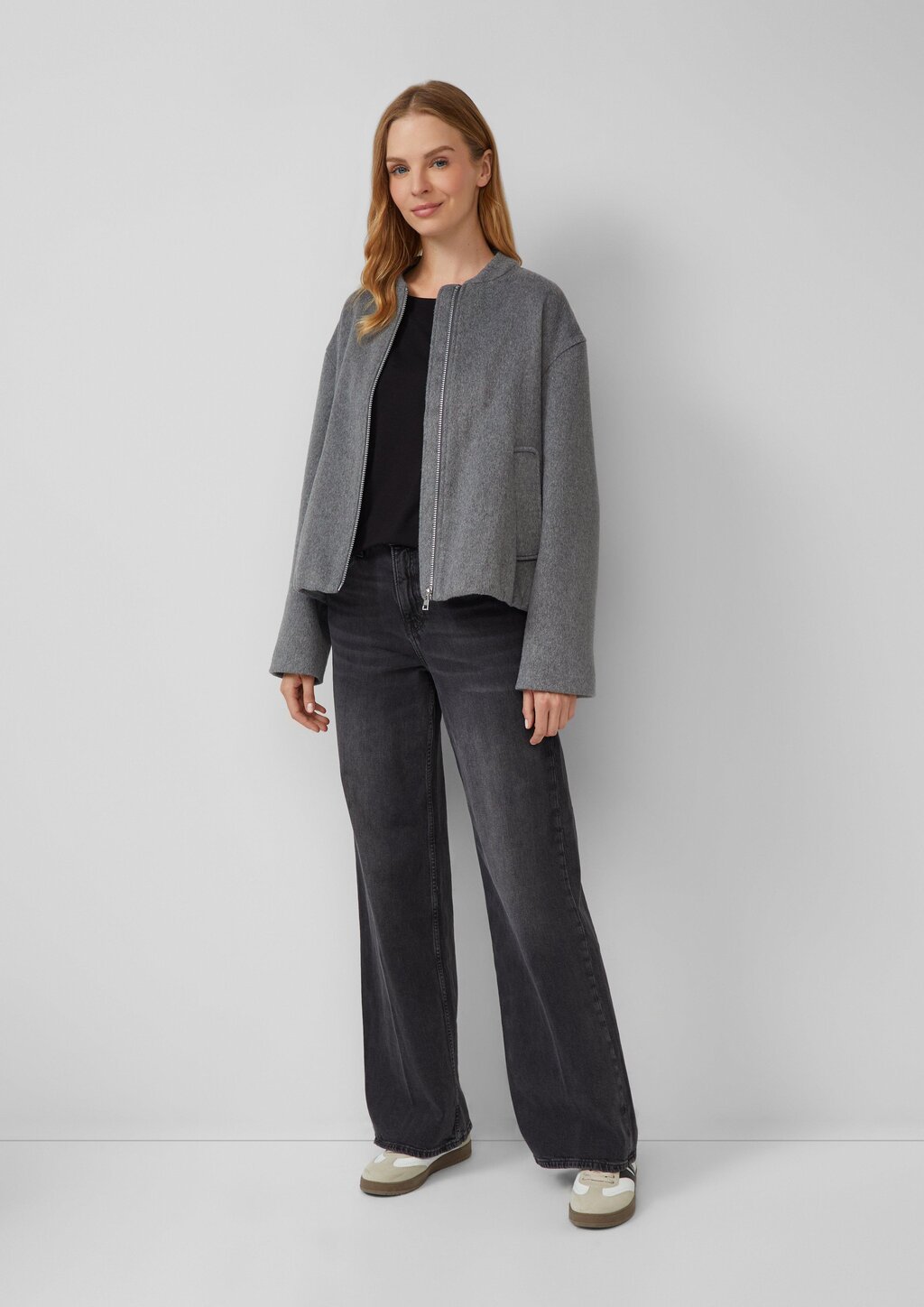 Fließendes Jersey-Shirt mit überschnittenen Schultern