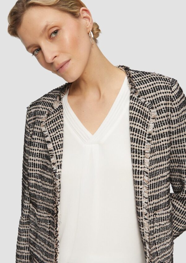 Kurze Jacke in Bouclé-Optik mit Fransenkante