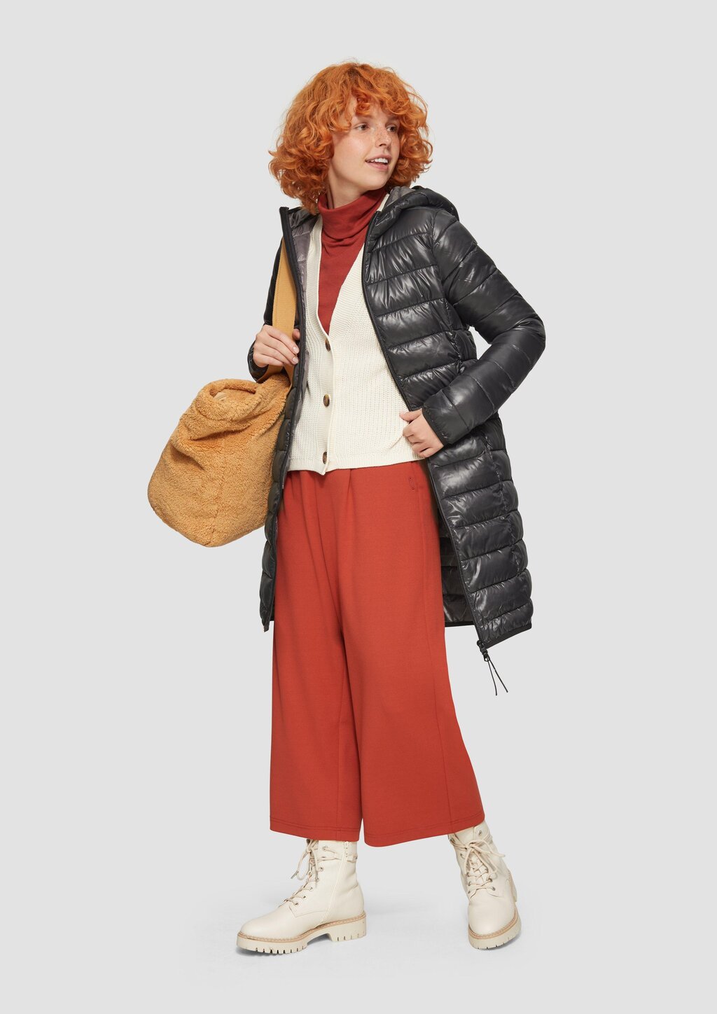 Leichter Steppmantel mit Kapuze