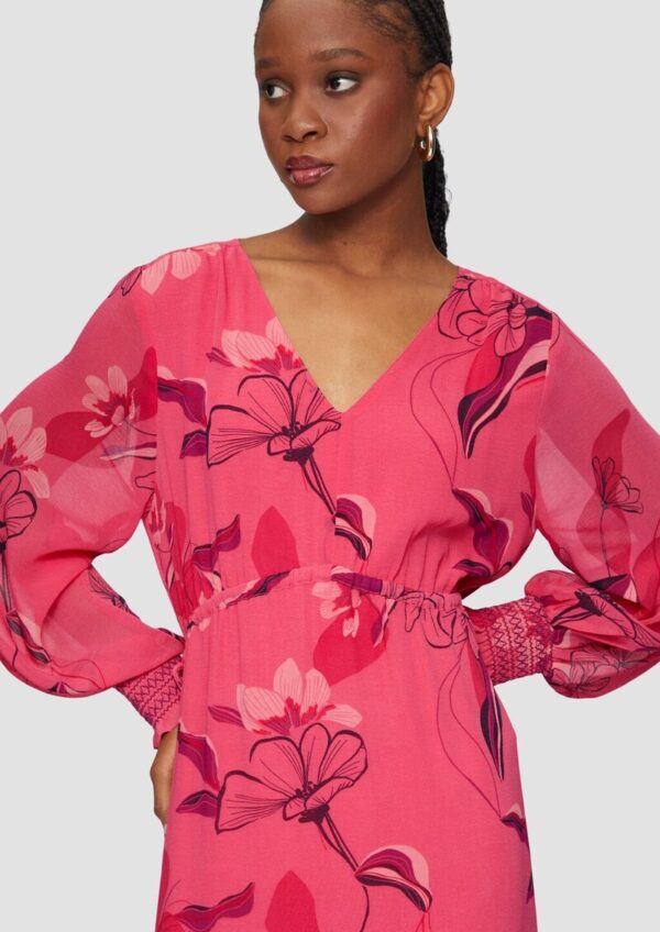 Langes Chiffonkleid mit Smok-Details