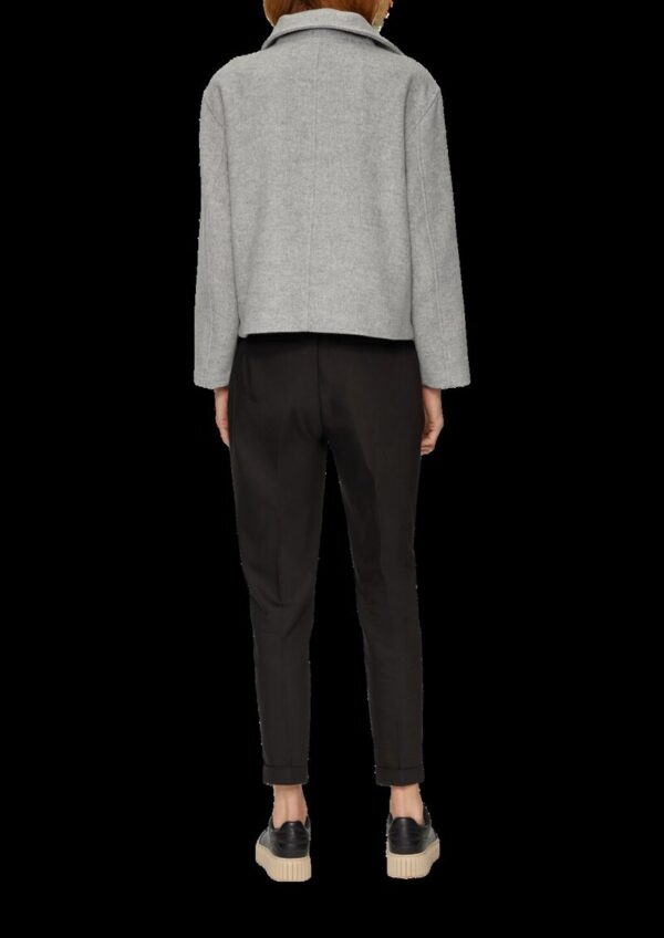 Verkürzte Wolljacke mit aufgesetzten Taschen