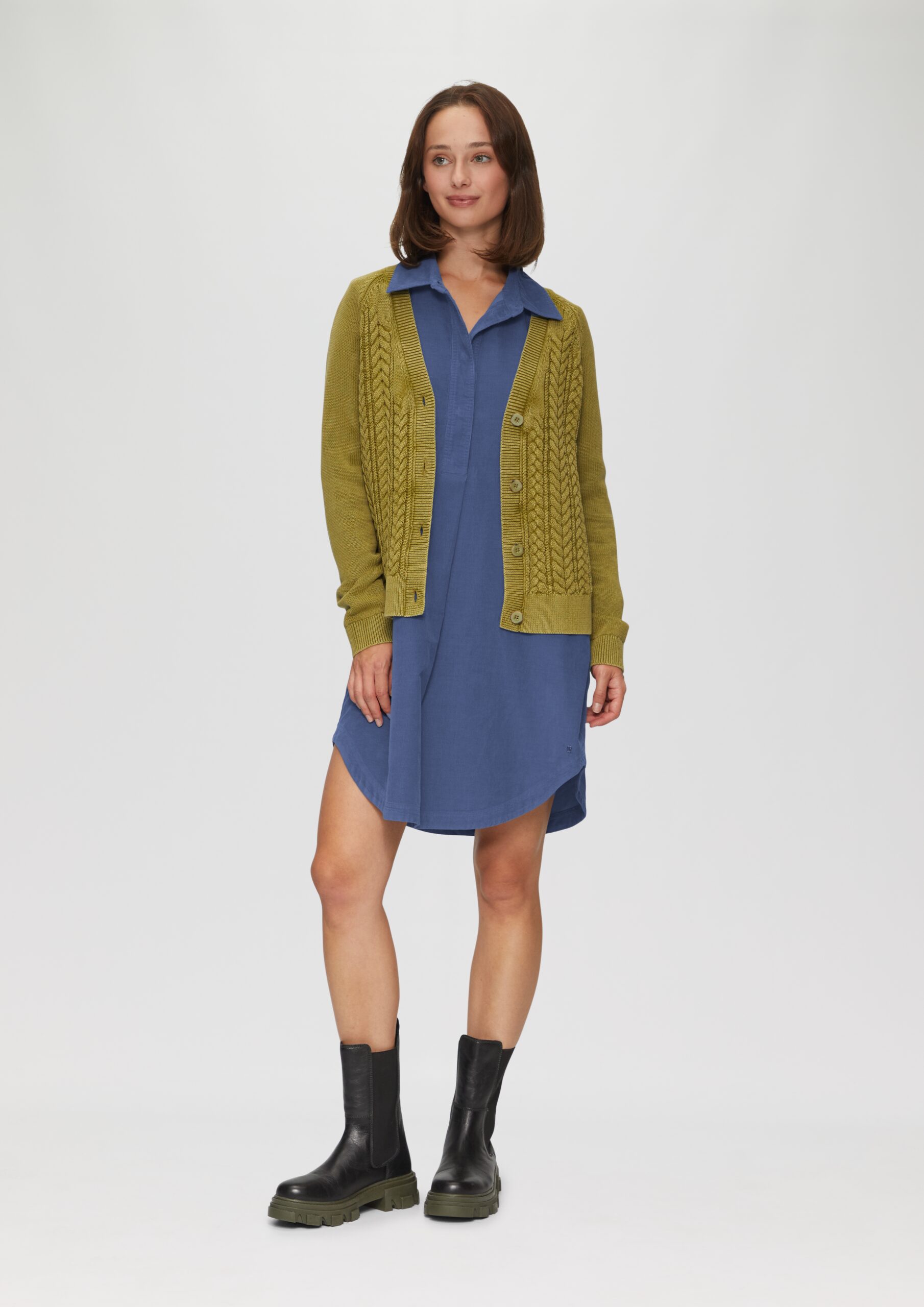 Hemdblusenkleid aus Feincord mit seitlichen Eingrifftaschen