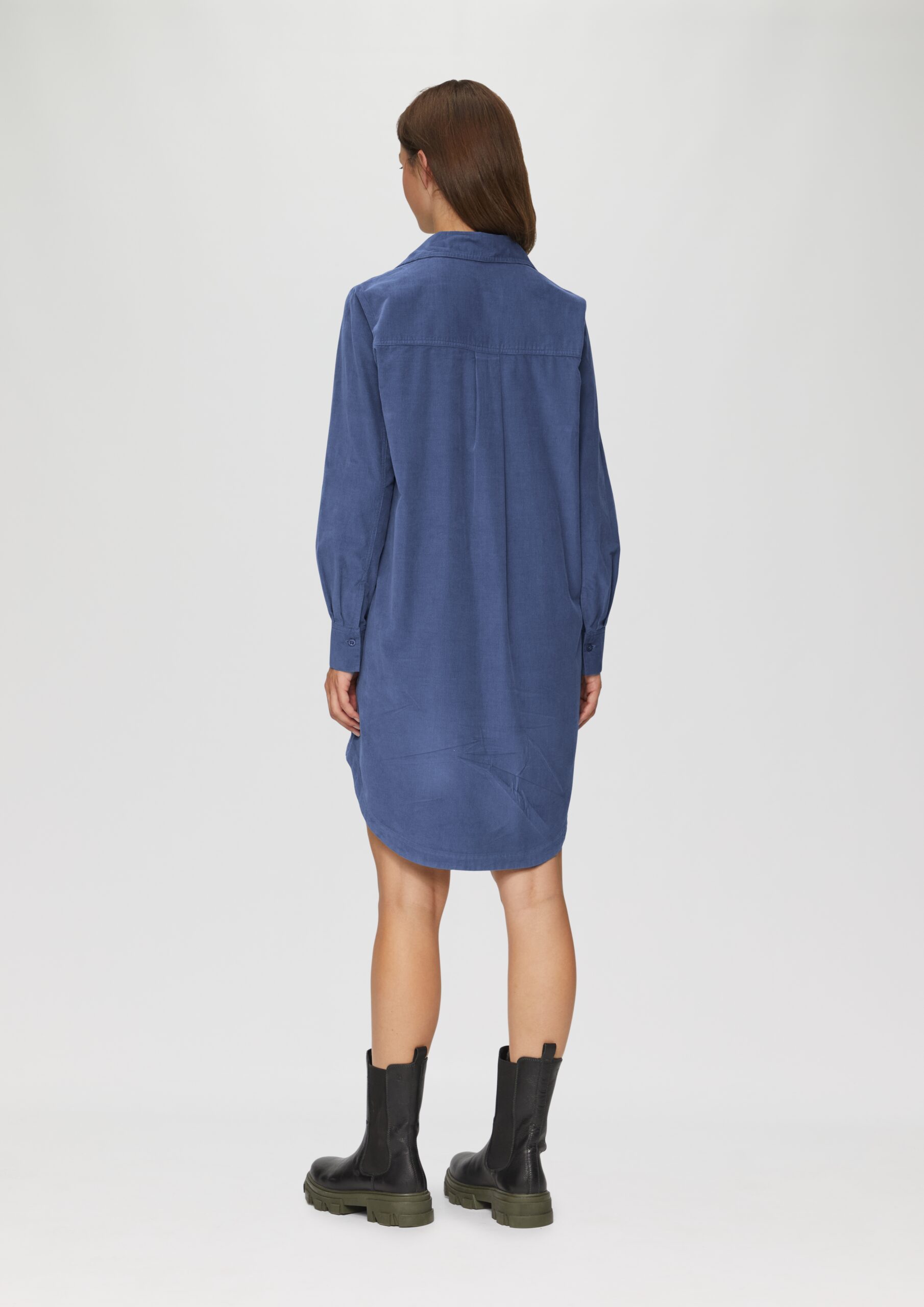 Hemdblusenkleid aus Feincord mit seitlichen Eingrifftaschen