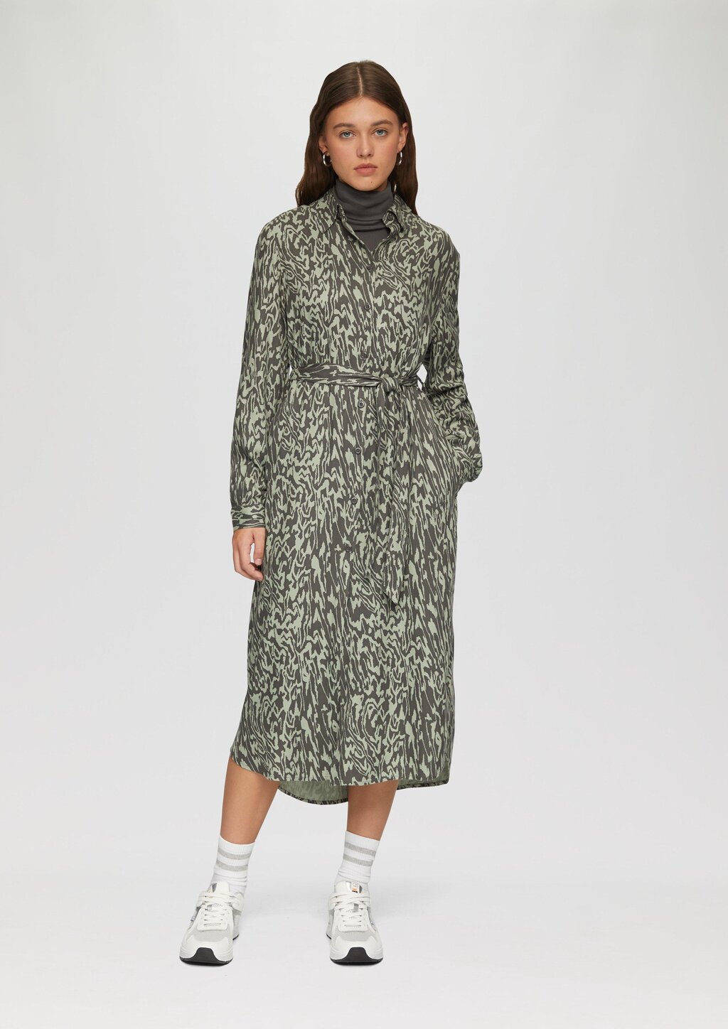 Langes Kleid mit All-Over-Print