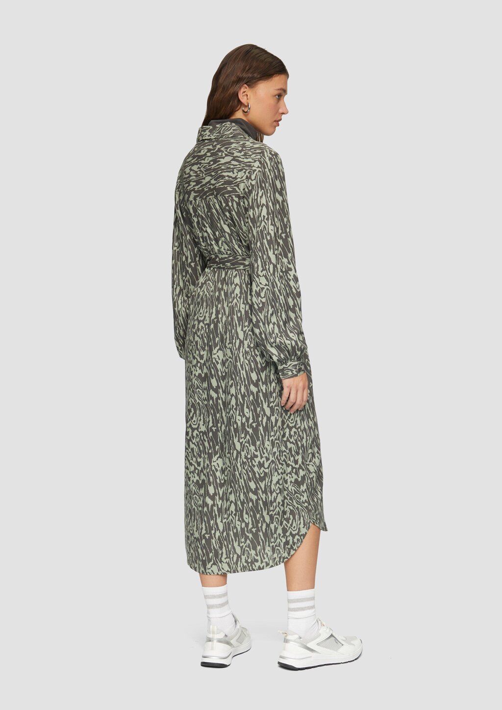 Langes Kleid mit All-Over-Print