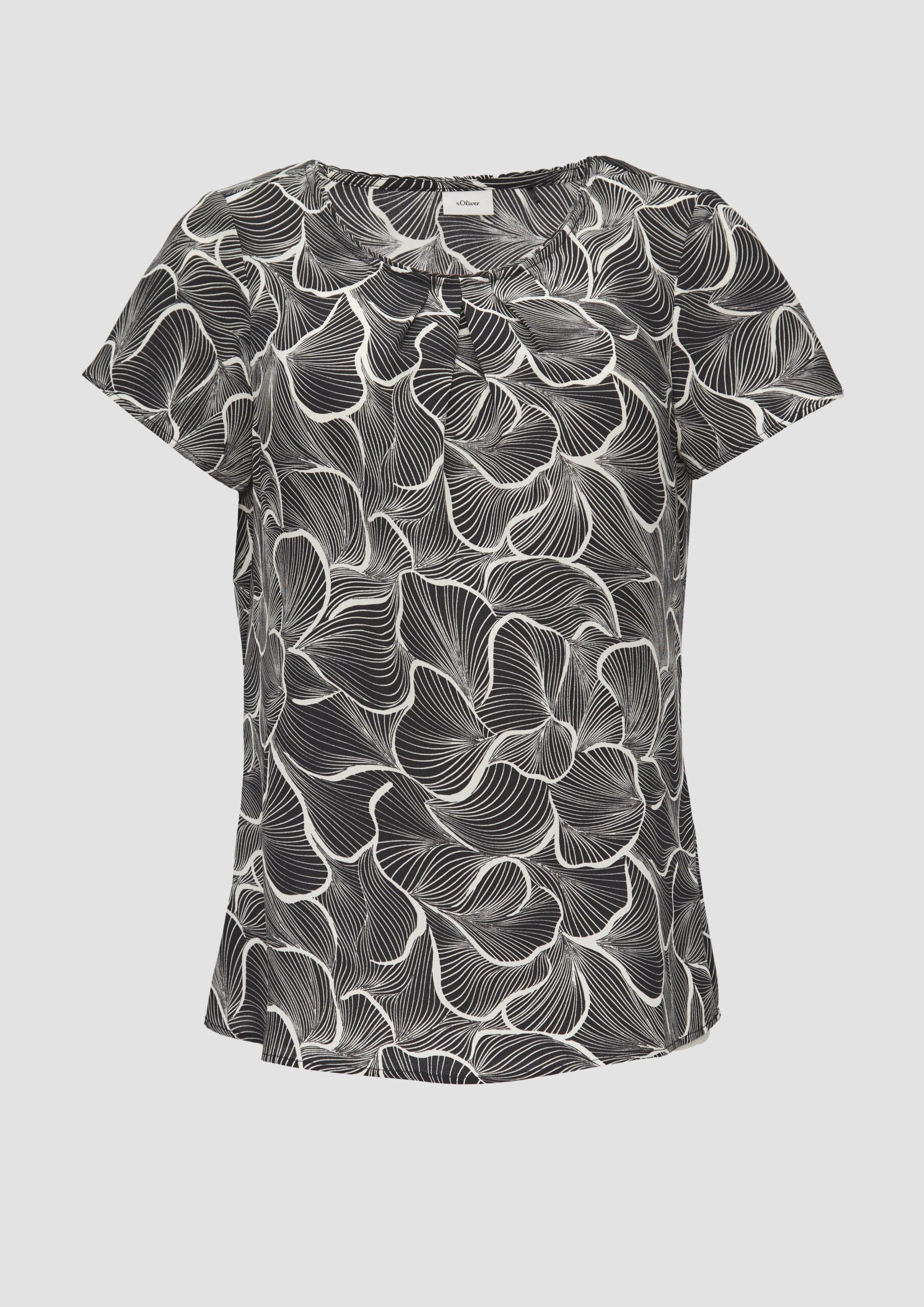 Fein gemusterte Bluse mit Raffungen