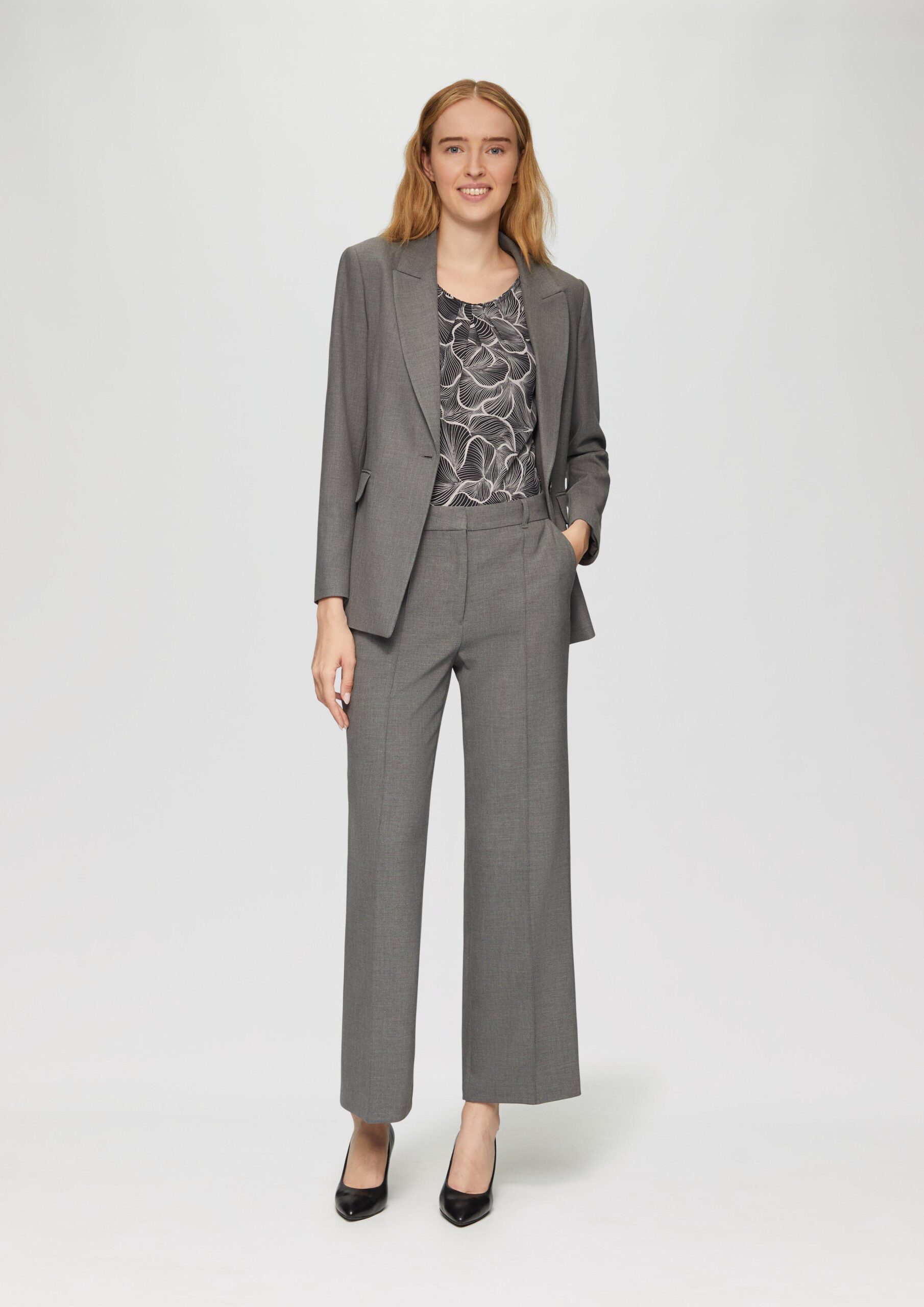 Fein gemusterte Bluse mit Raffungen