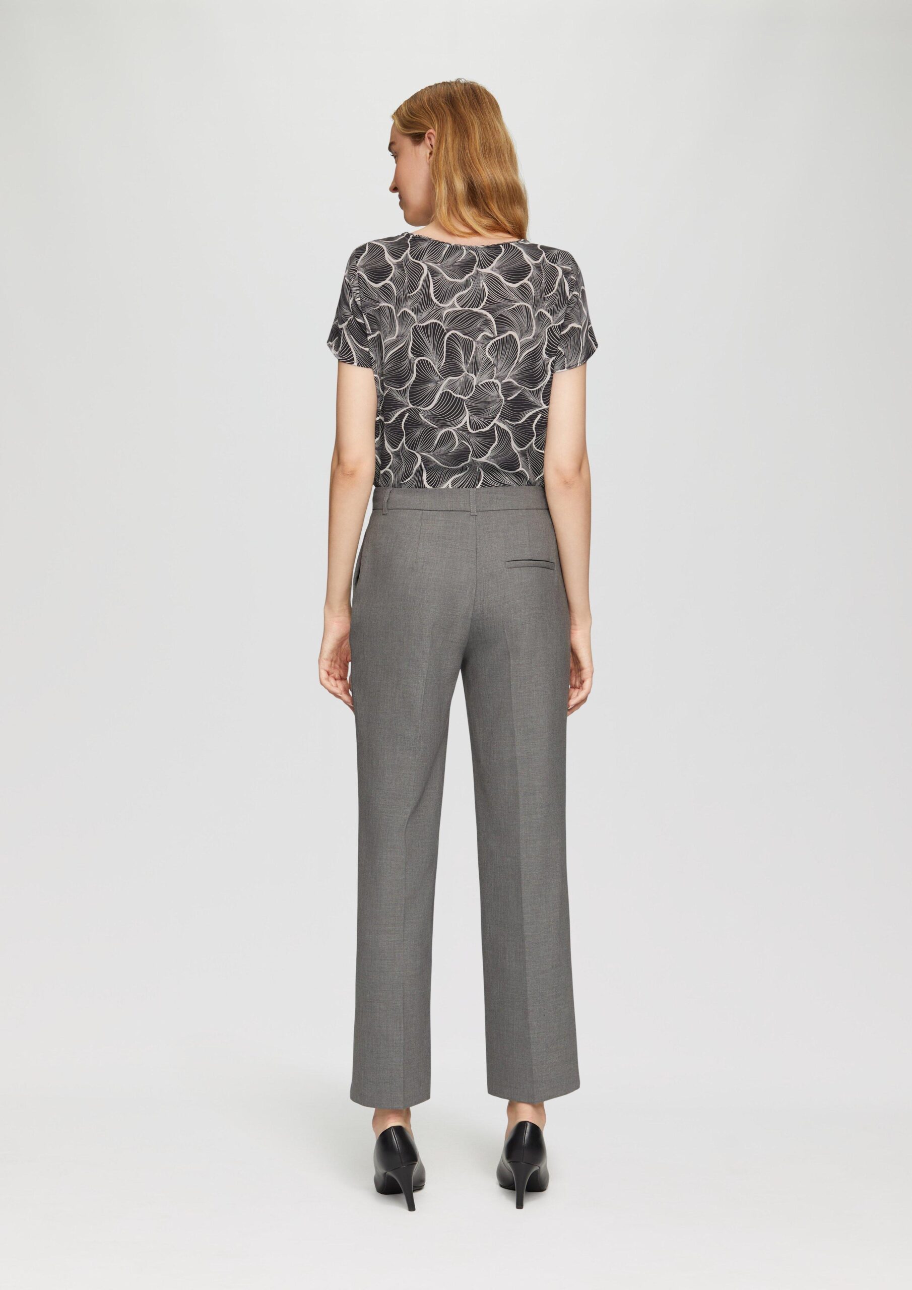 Fein gemusterte Bluse mit Raffungen