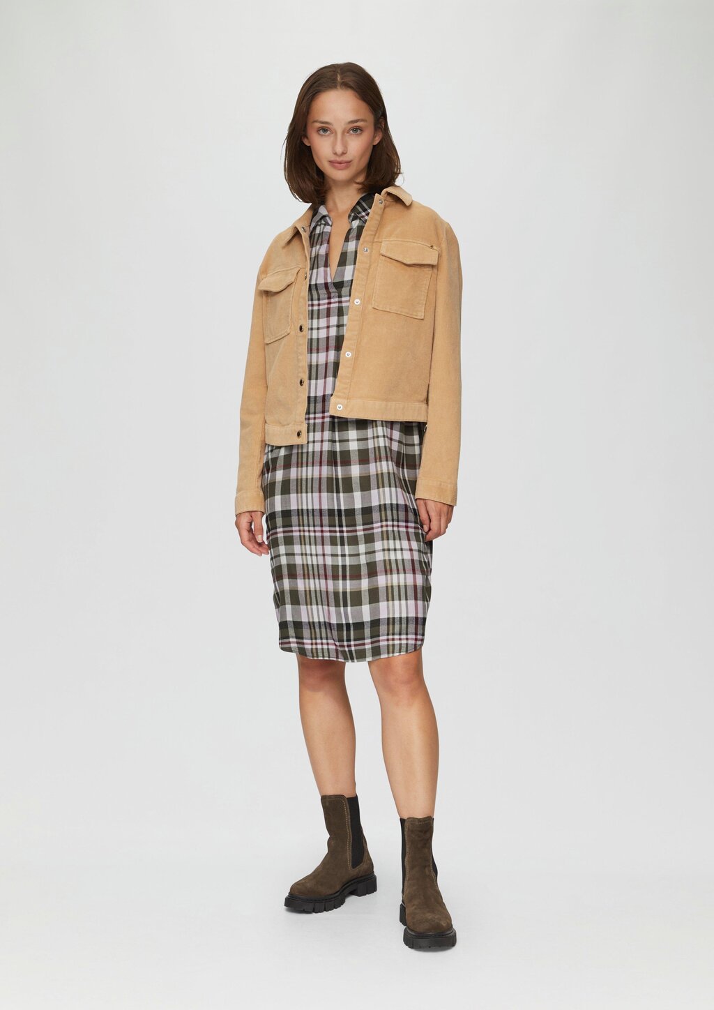 Kariertes Kleid aus Viskosemix mit Krempel-Detail