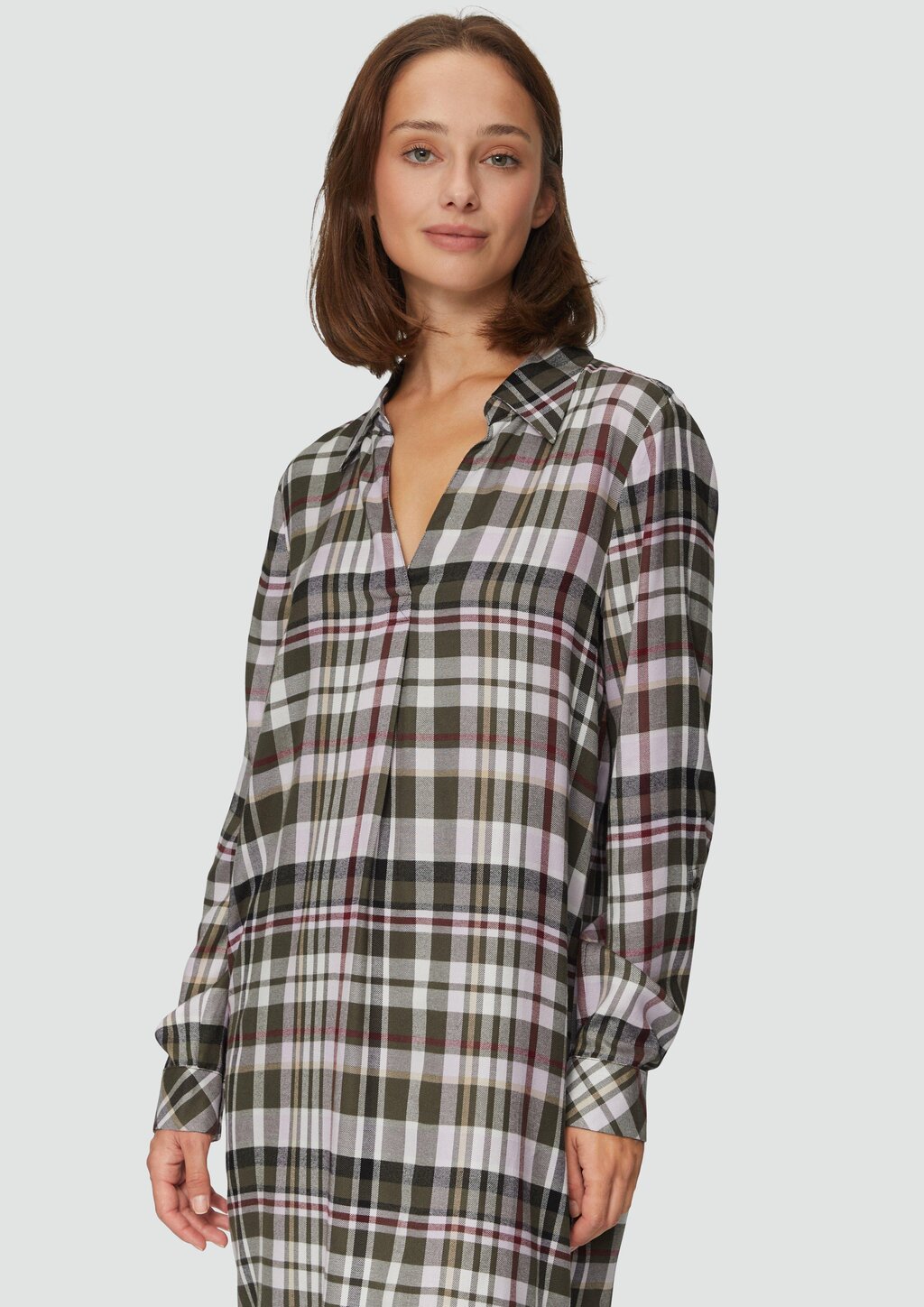 Kariertes Kleid aus Viskosemix mit Krempel-Detail