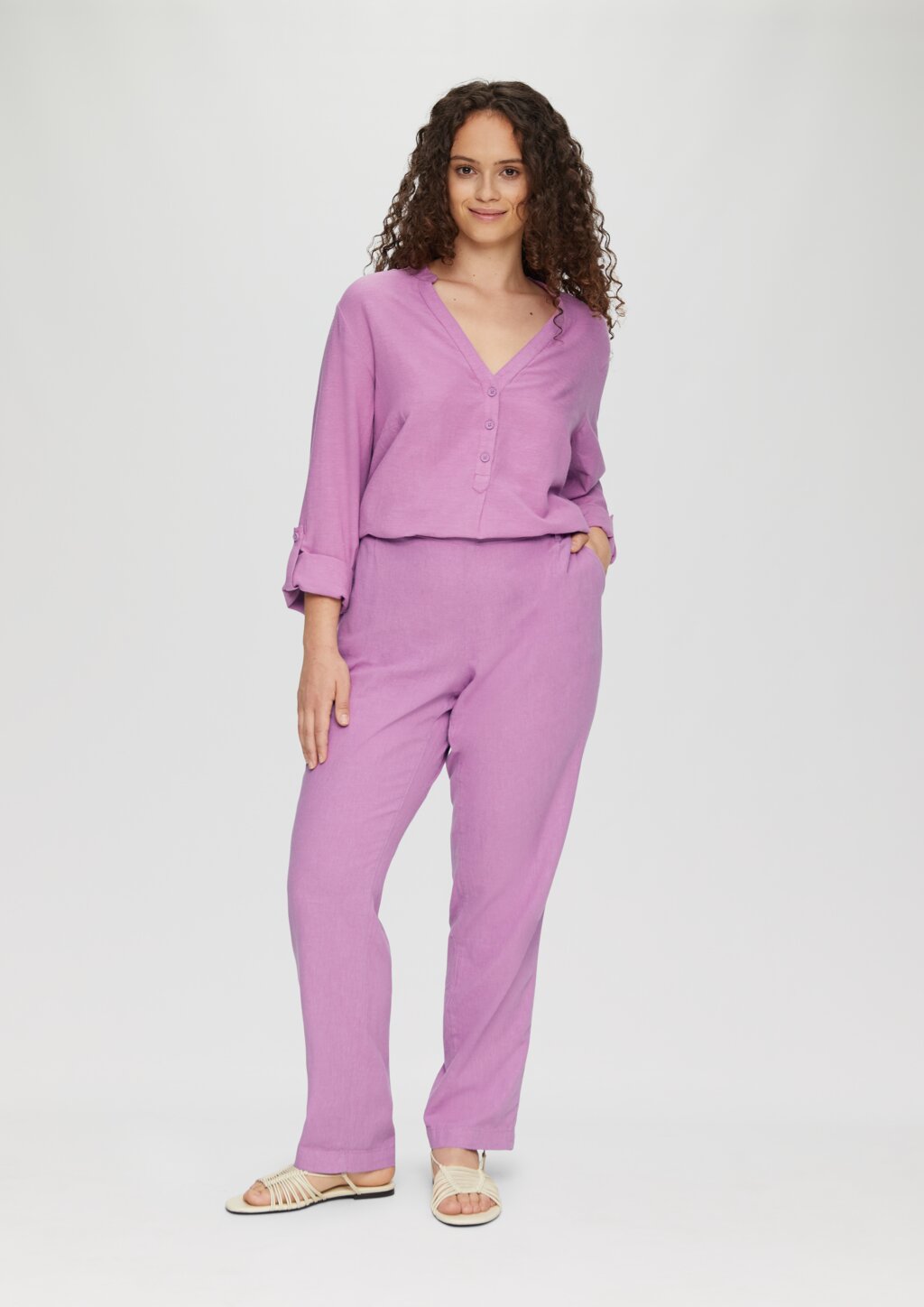 Bluse mit Stehkragen und Knopfleiste