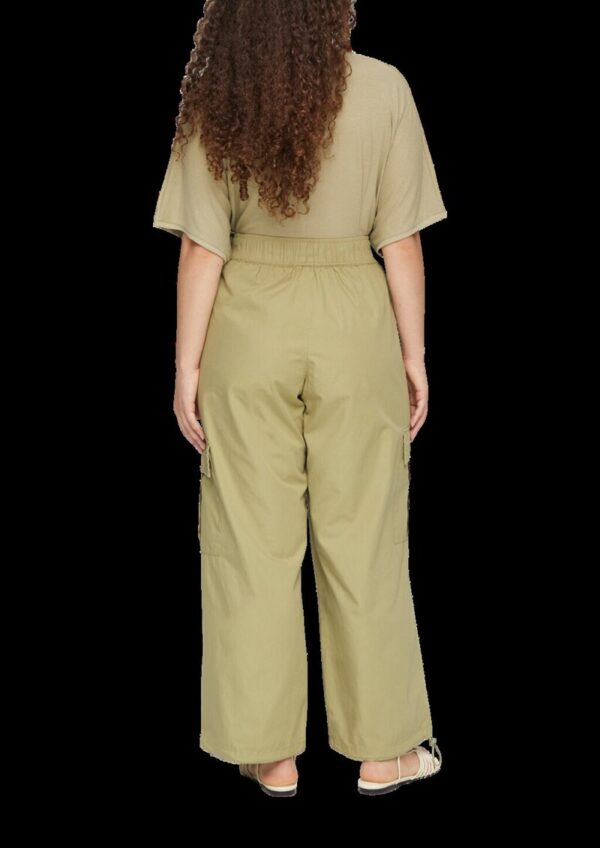Wide Leg-Hose mit Cargotaschen und angedeutetem Verschluss