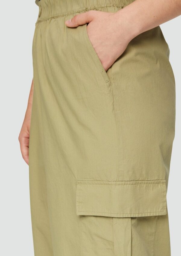 Wide Leg-Hose mit Cargotaschen und angedeutetem Verschluss