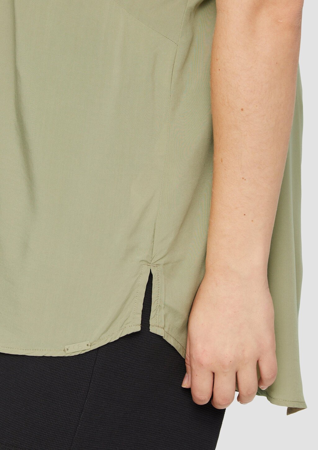 Oversized-Bluse mit überschnittenen Schultern und Teilungsnaht