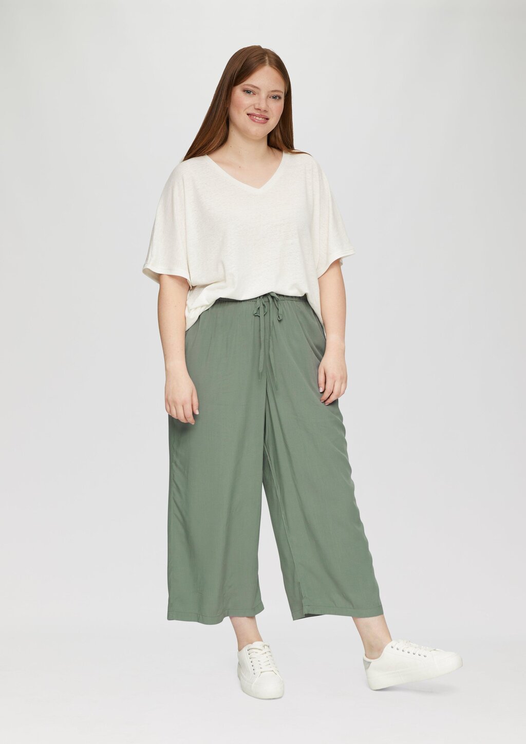 Kurze Hose mit elastischem Bund aus Viskose