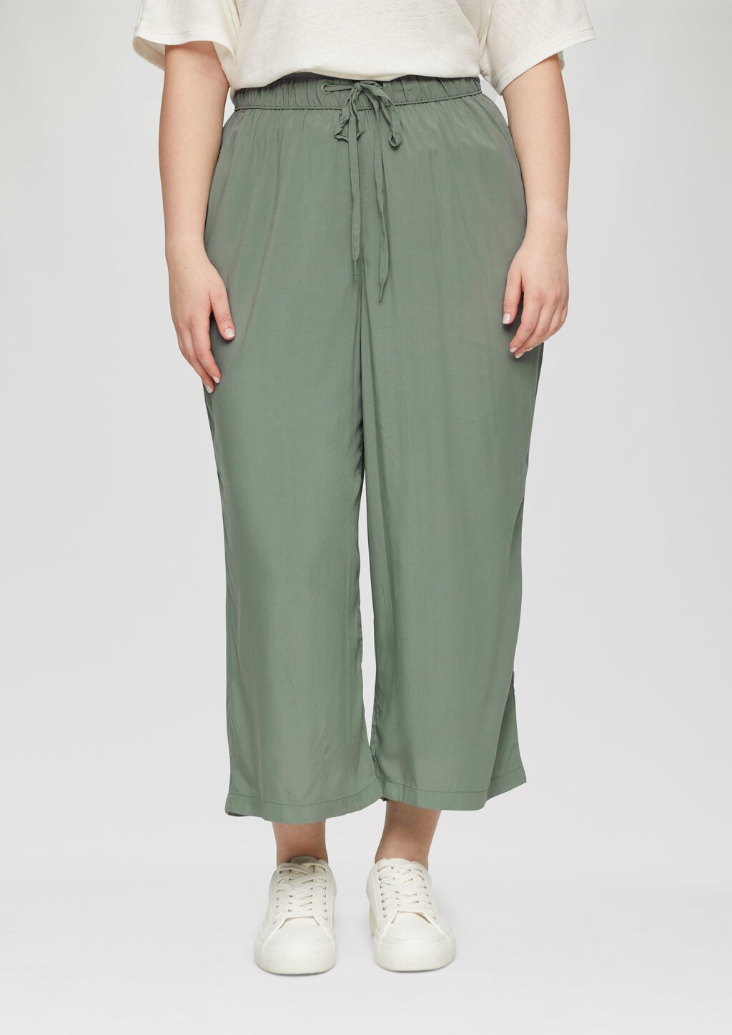 Kurze Hose mit elastischem Bund aus Viskose