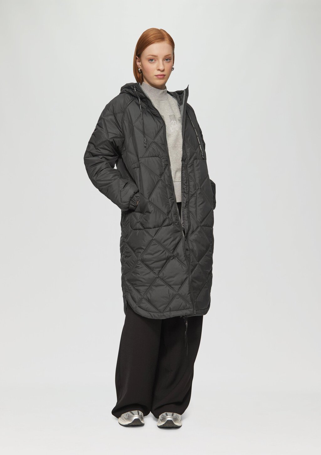 Mantel mit Prägemuster und Kapuze