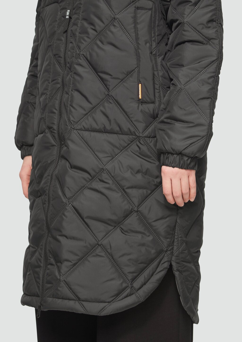 Mantel mit Prägemuster und Kapuze