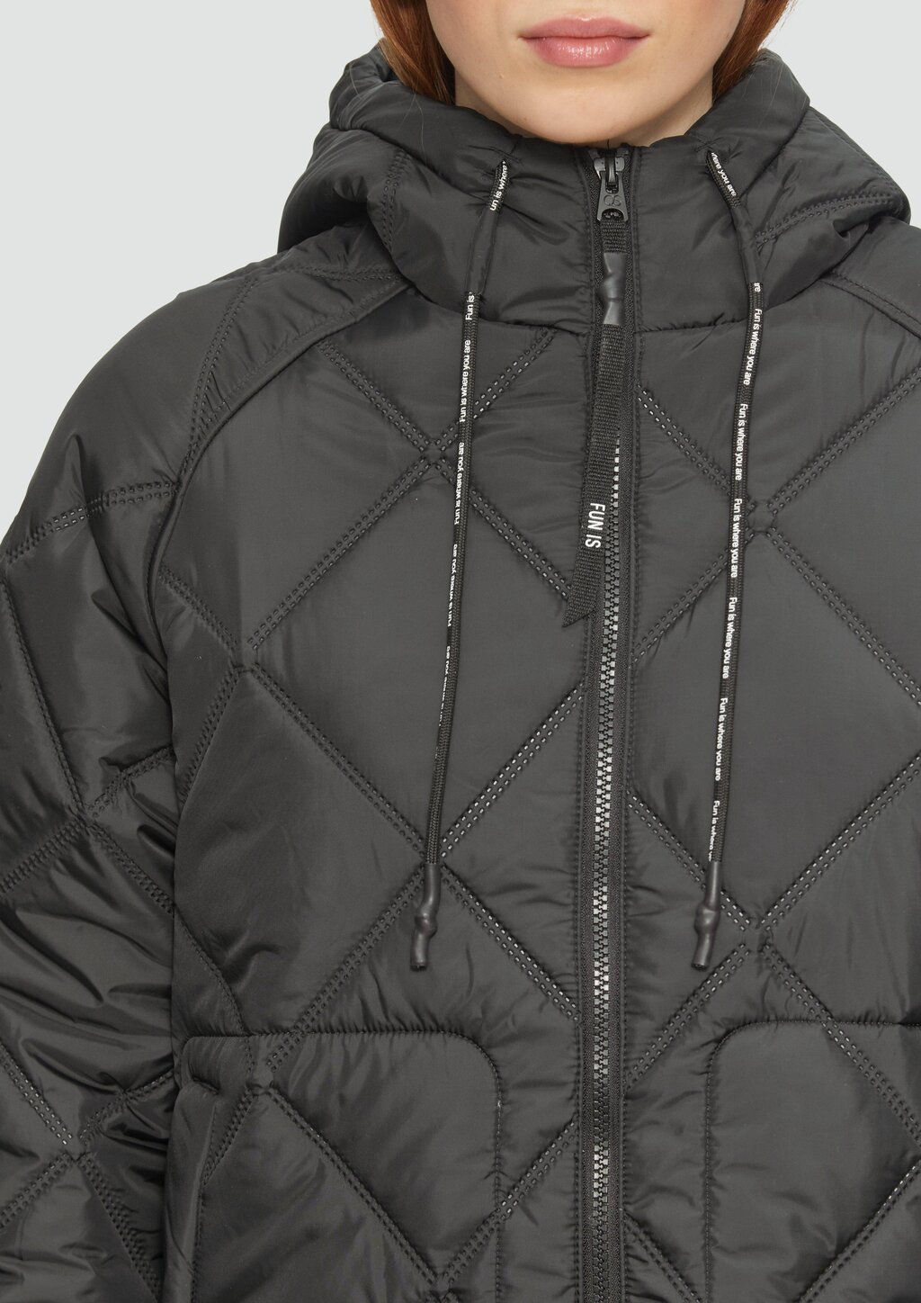 Mantel mit Prägemuster und Kapuze