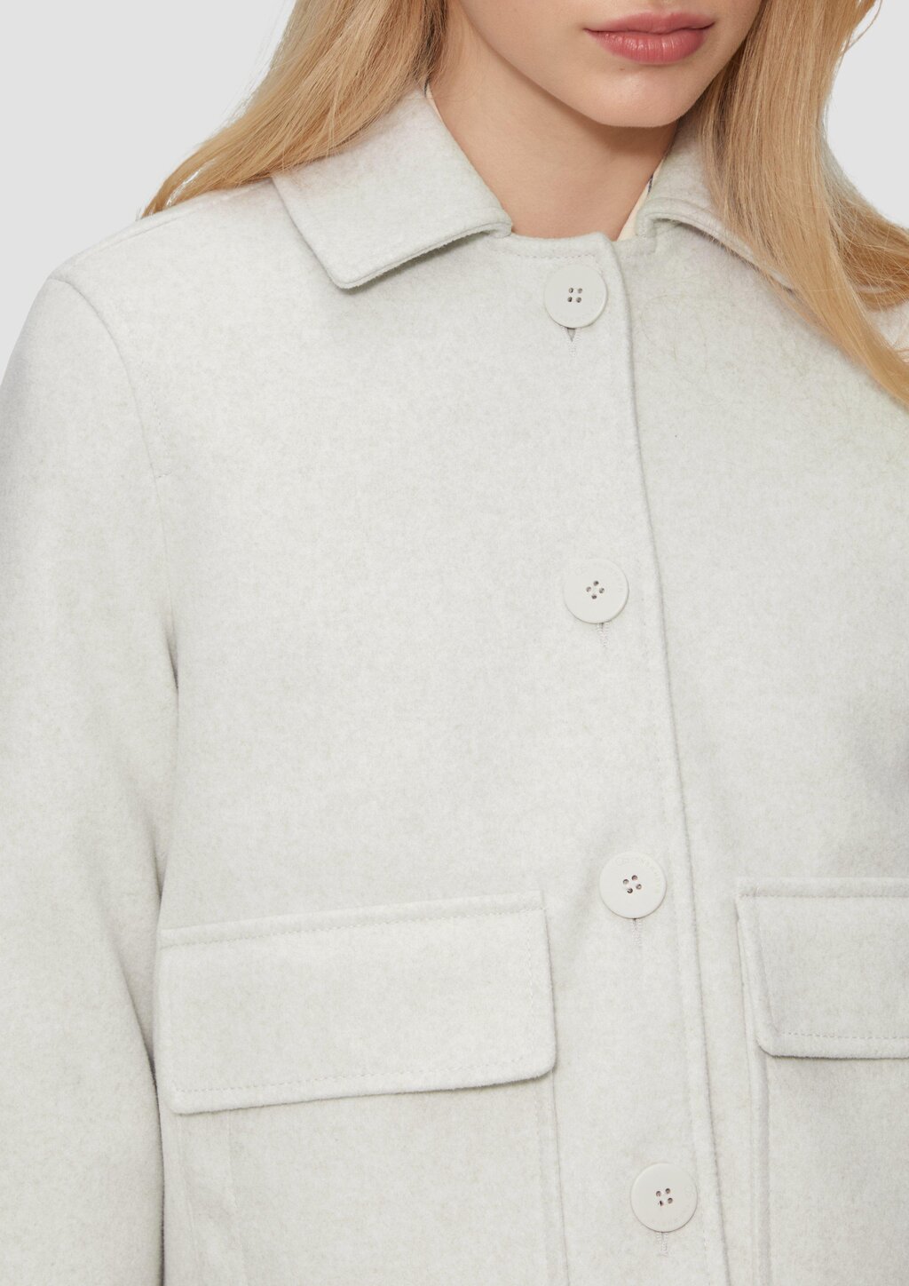 Kurze Jacke in Wolloptik mit aufgesetzten Taschen