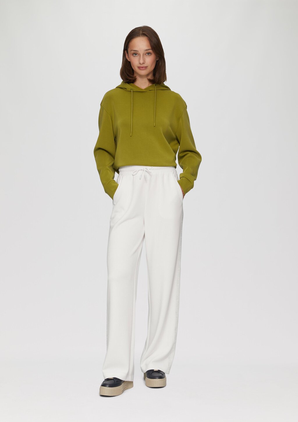 Scuba-Hose mit Wide-Leg und Logo-Detail an der Seitennaht