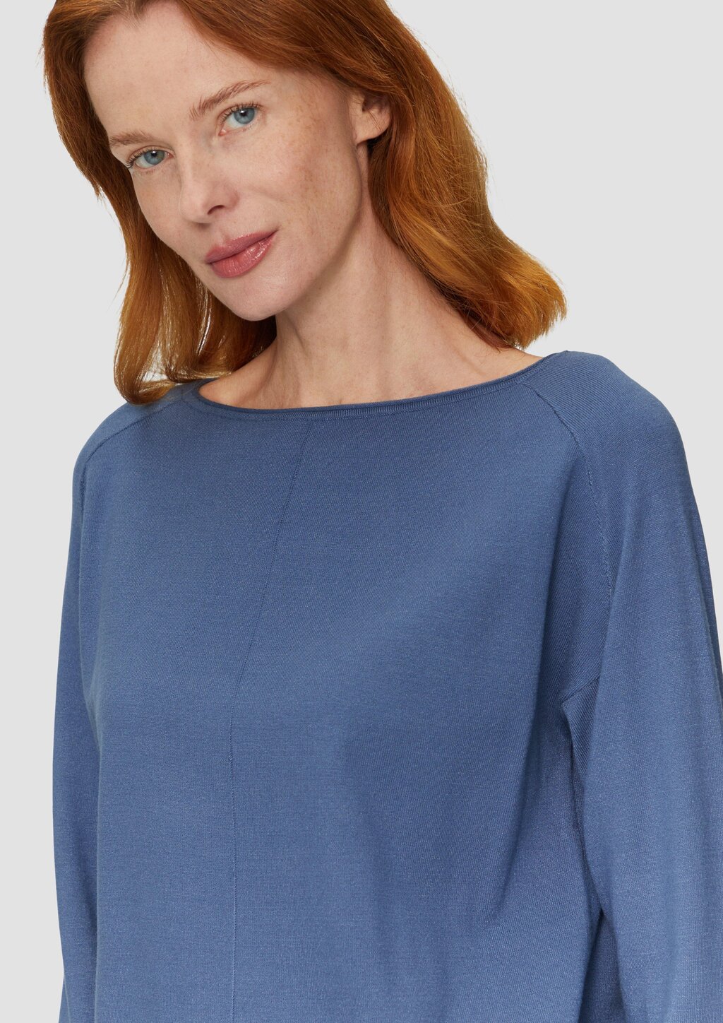 Strickpullover mit U-Boot-Ausschnitt aus Viskosestretch