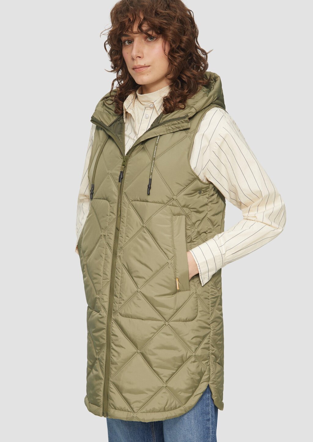 Lange Weste mit Prägemuster und Kapuze