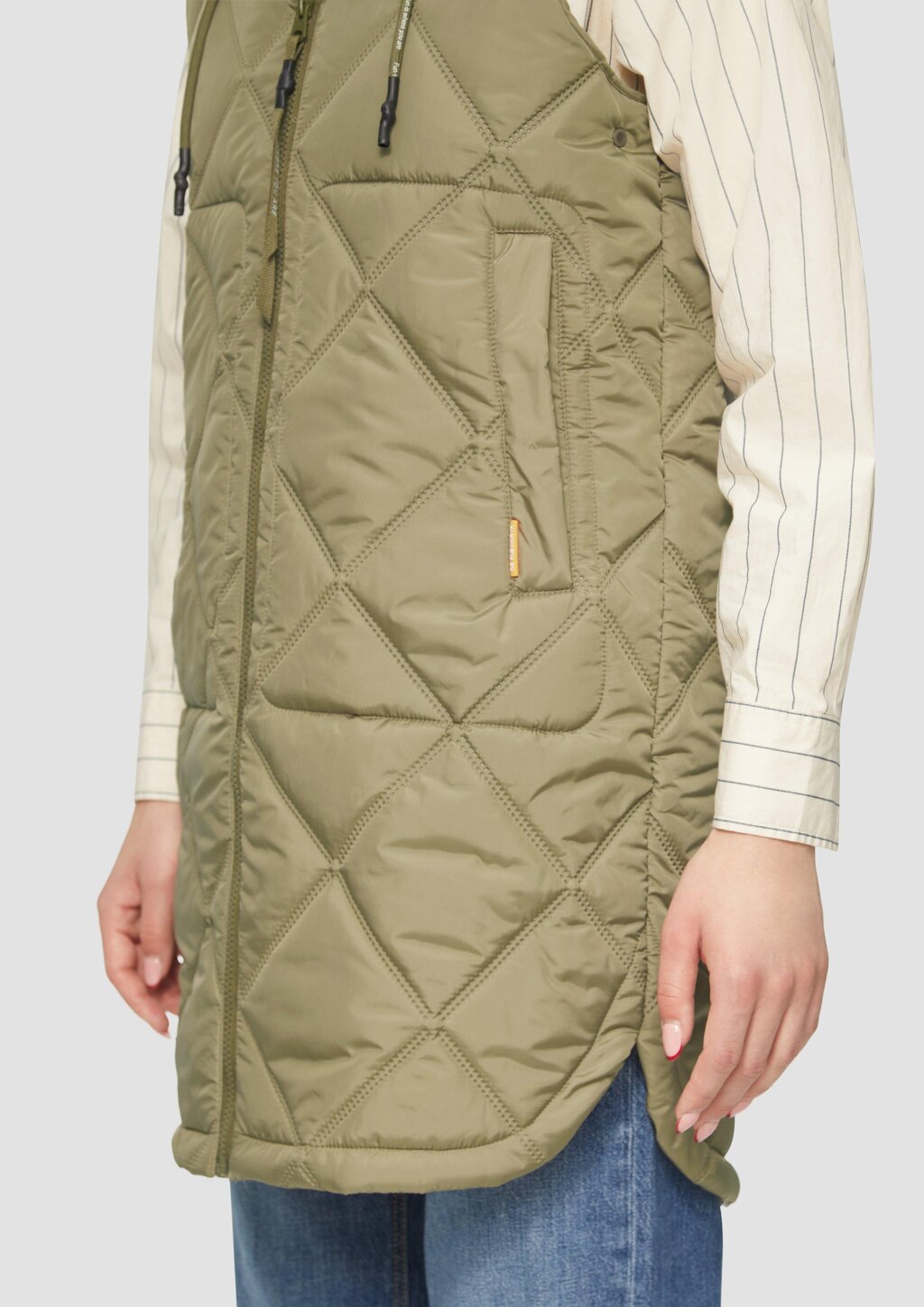 Lange Weste mit Prägemuster und Kapuze