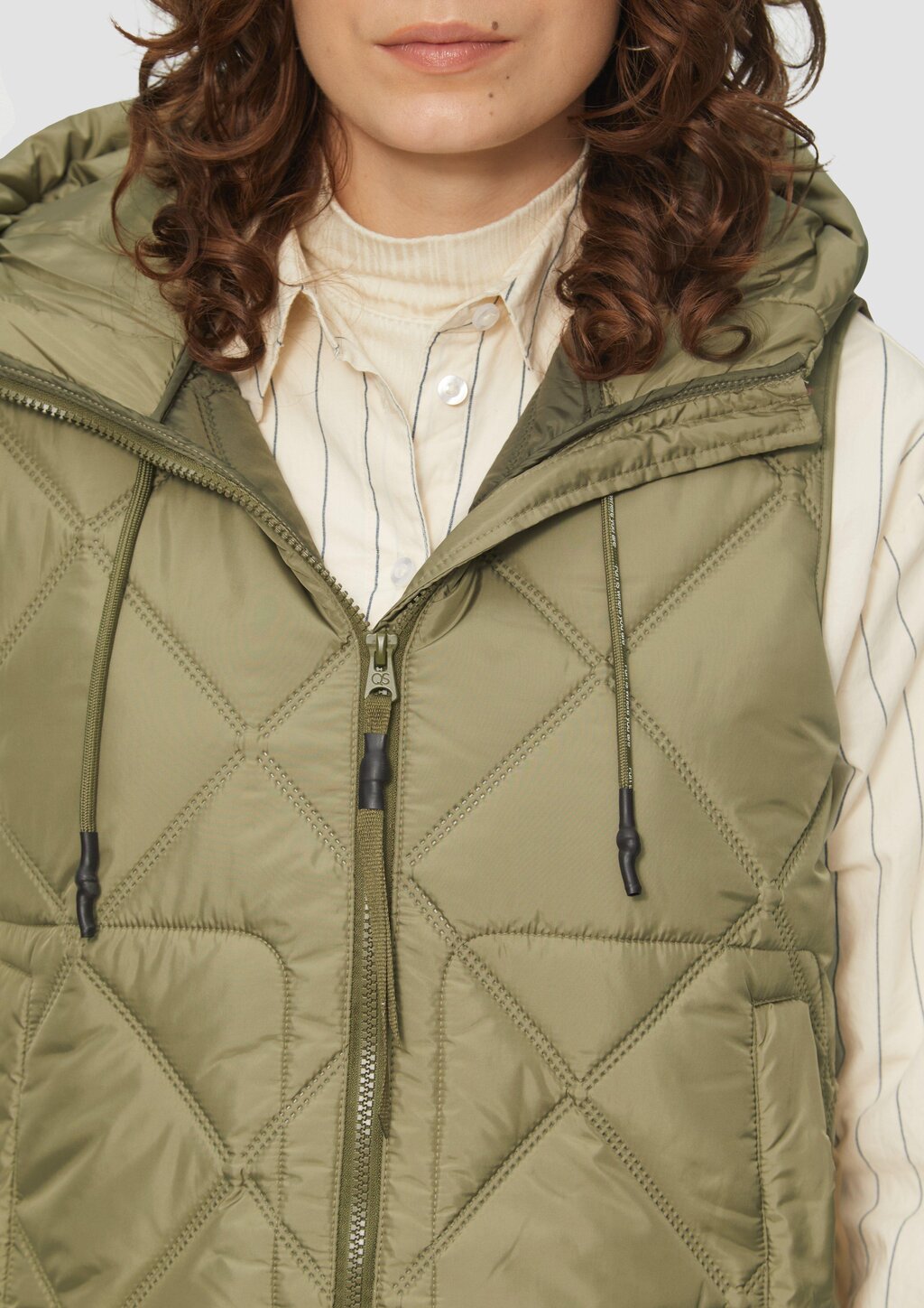 Lange Weste mit Prägemuster und Kapuze