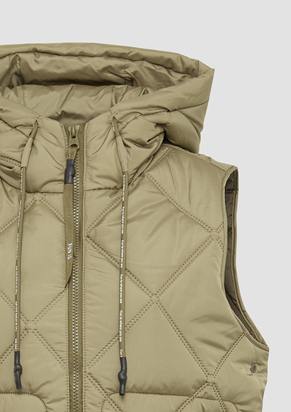 Lange Weste mit Prägemuster und Kapuze